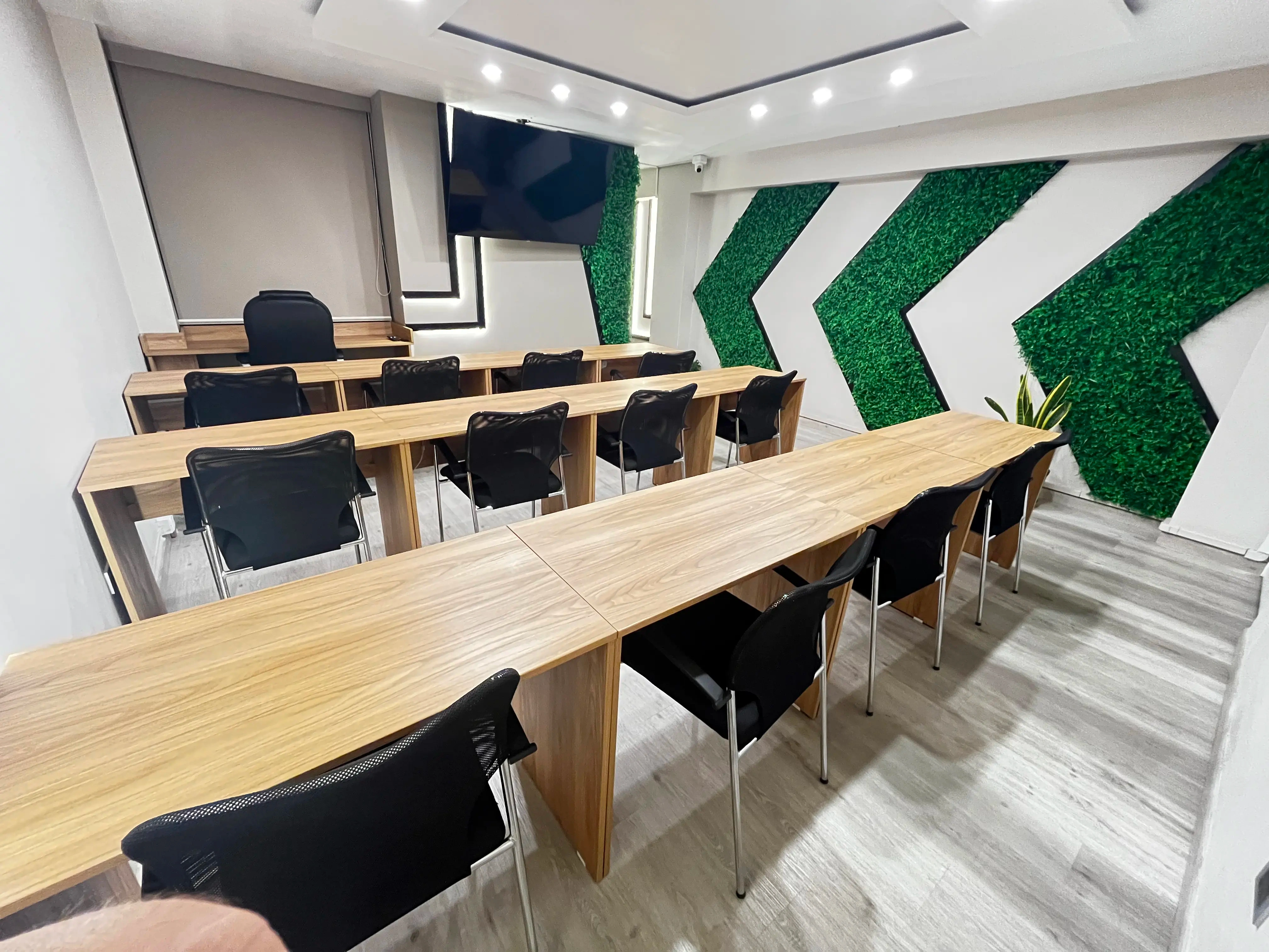 Sala principal del coworking BCP Business Cetner, ubicado en Comas, Lima, PerÃº
